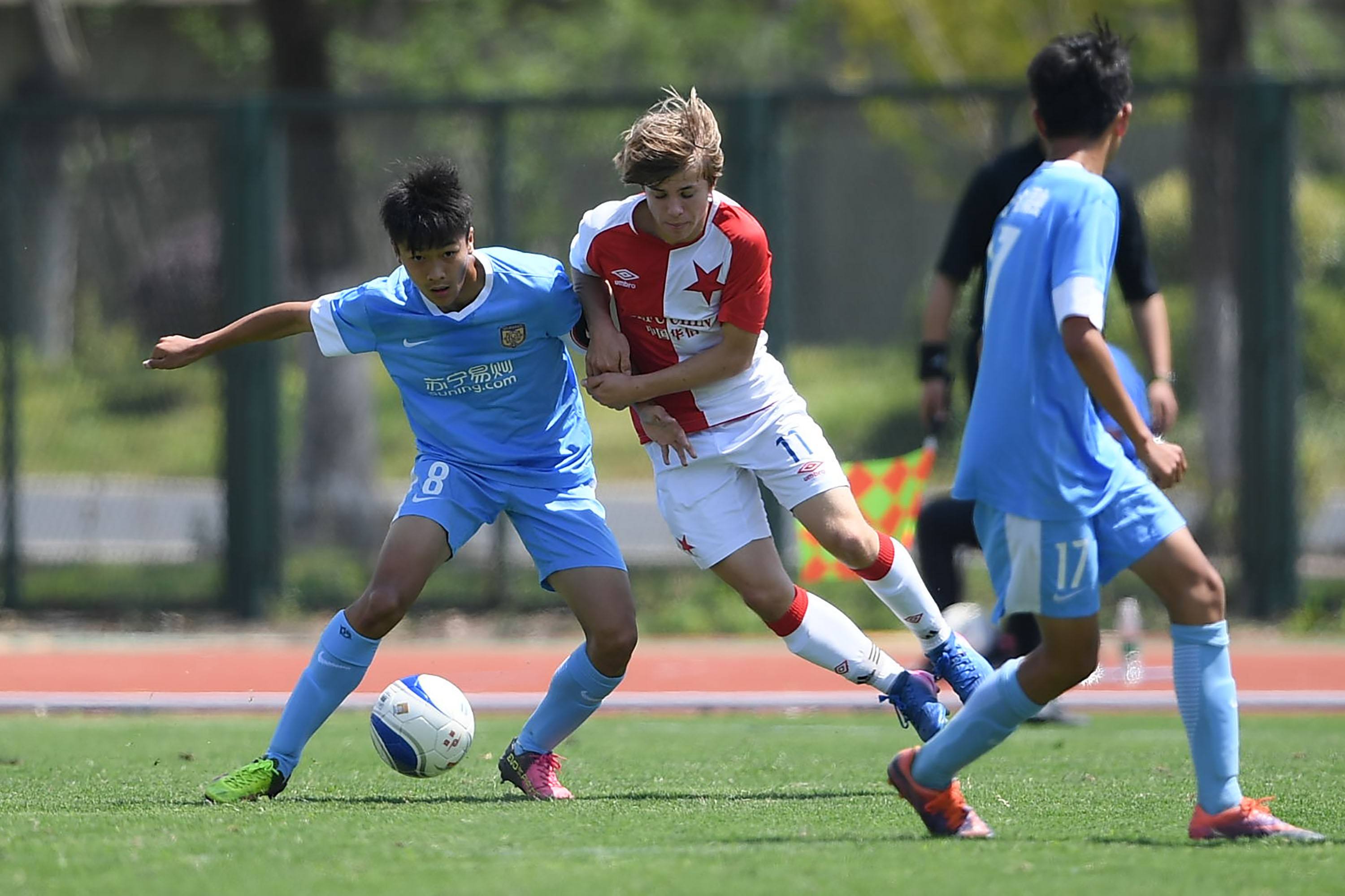 通过中场的 通过中场的